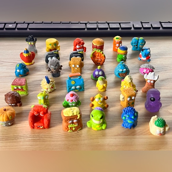 The Trash Pack Lot 230 toys garbage truck toilet grocery gang 3 chests RARE - Picture 8 of 11